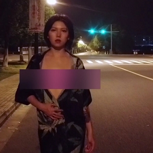 浮力姬：妖娆成熟的女性魅力展现舌尖上的那地方：令人垂涎欲滴的美味佳肴御姐风合集：清秀风情的模特作品集后背疼中带